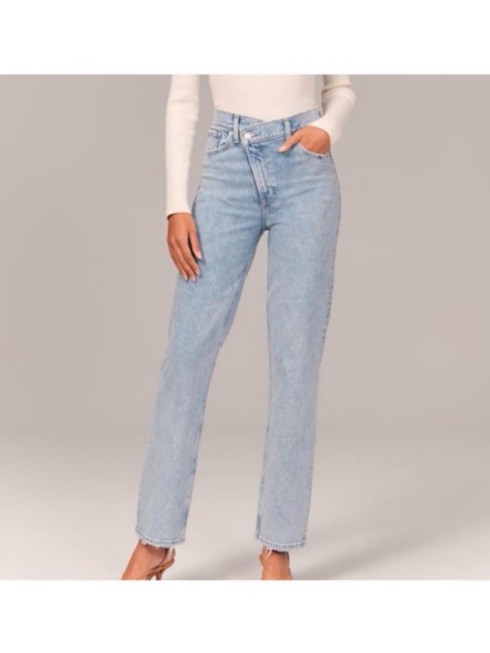 Abercrombie ’90s Slim Straight Ultra High Rise Jeans 👖🤍 Size 31 / 12S